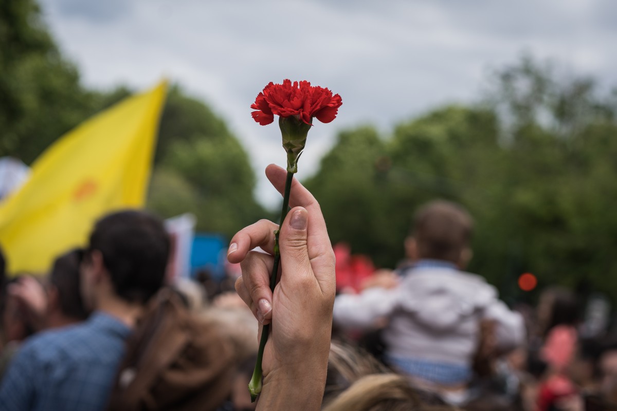 Revolução dos Cravos