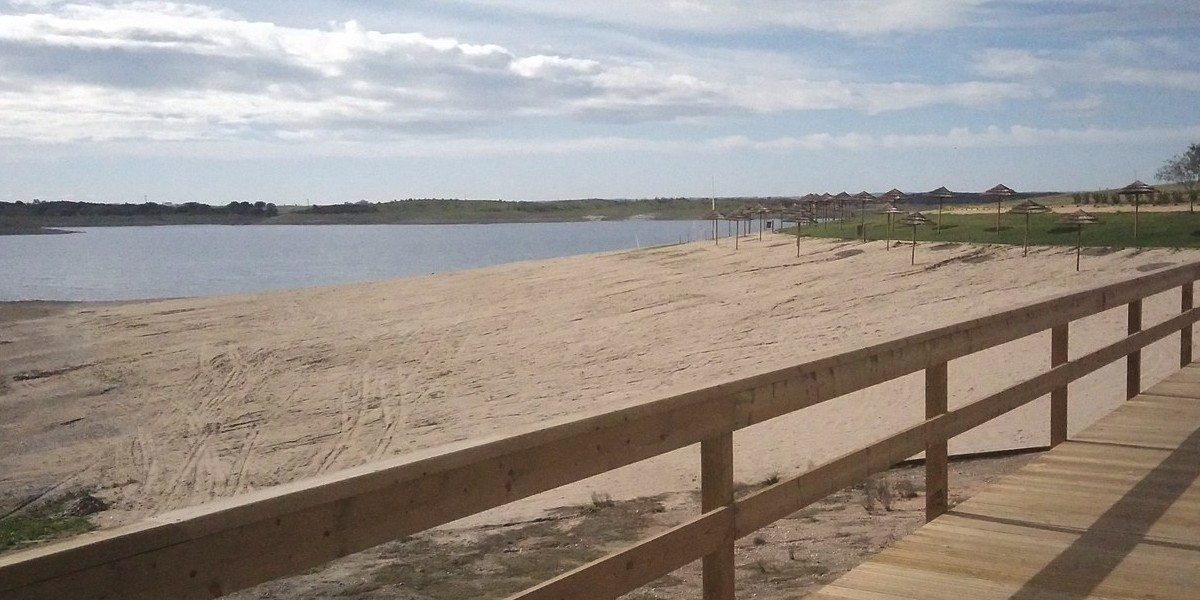 Praia fluvial de Mourão