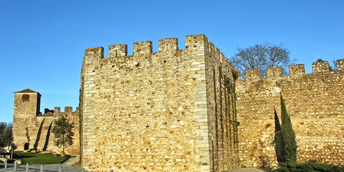 Muralhas de Évora