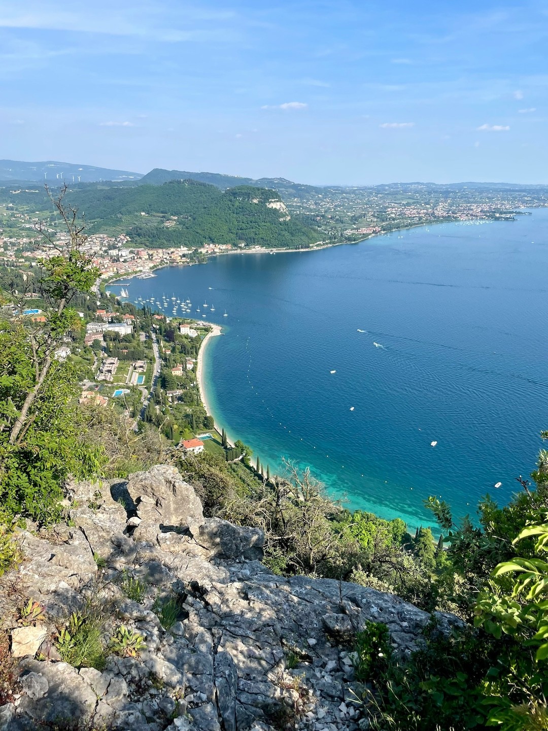 praia no lago di Garda na Itália