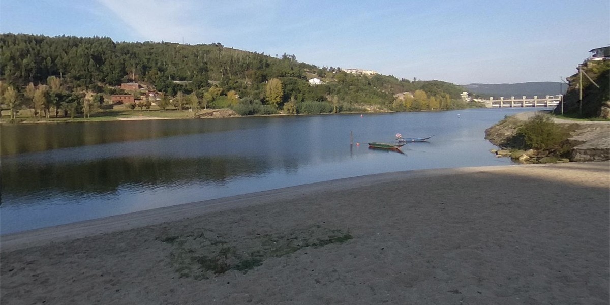 Praia fluvial da Crestuma