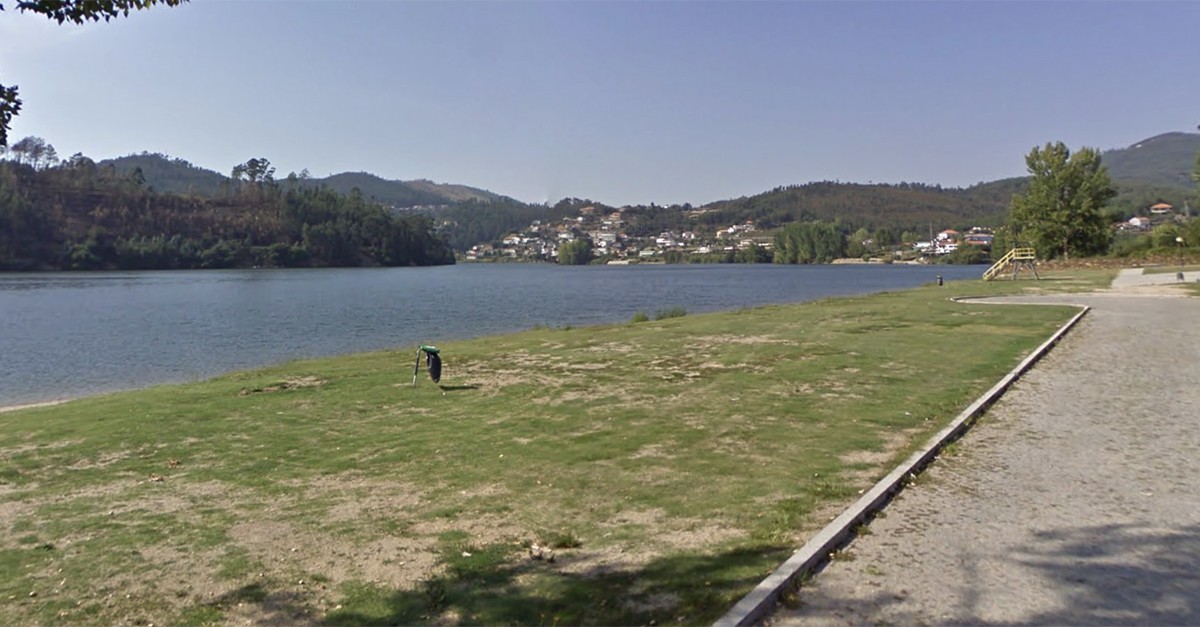 Praia fluvial de Melres