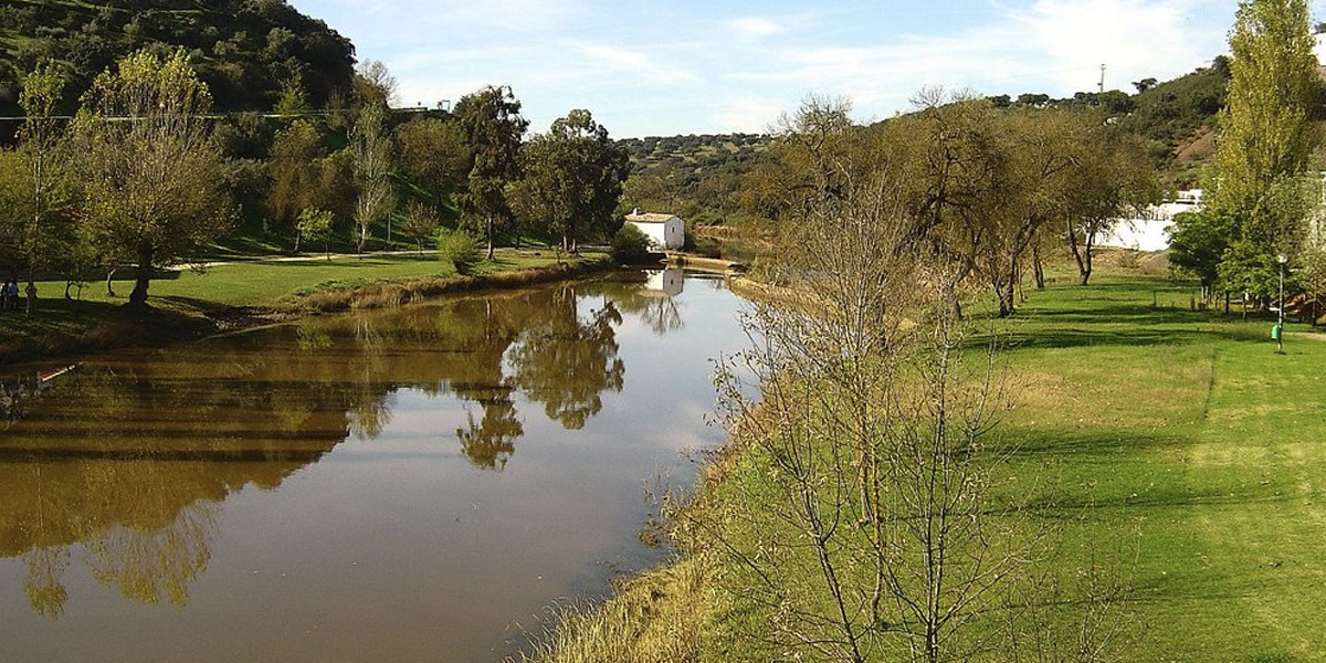 Praia fluvial de Fronteira