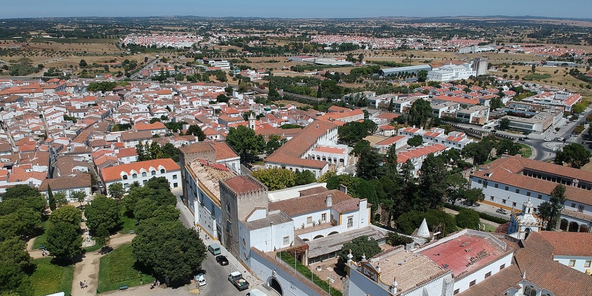 Évora
