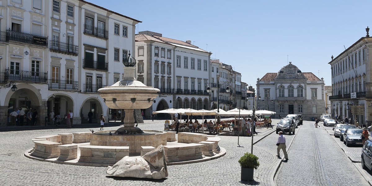 Évora