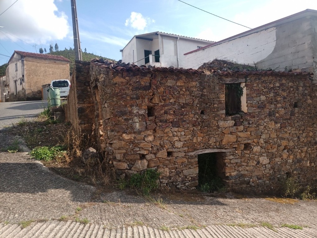Casas para reconstruir à venda