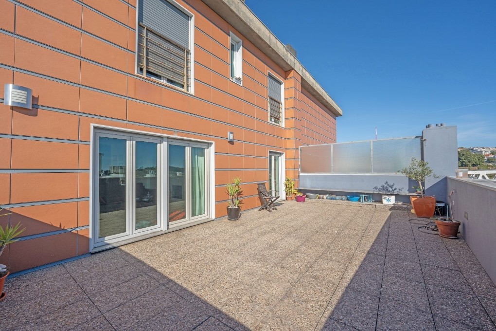 Casas com terraço espaçoso