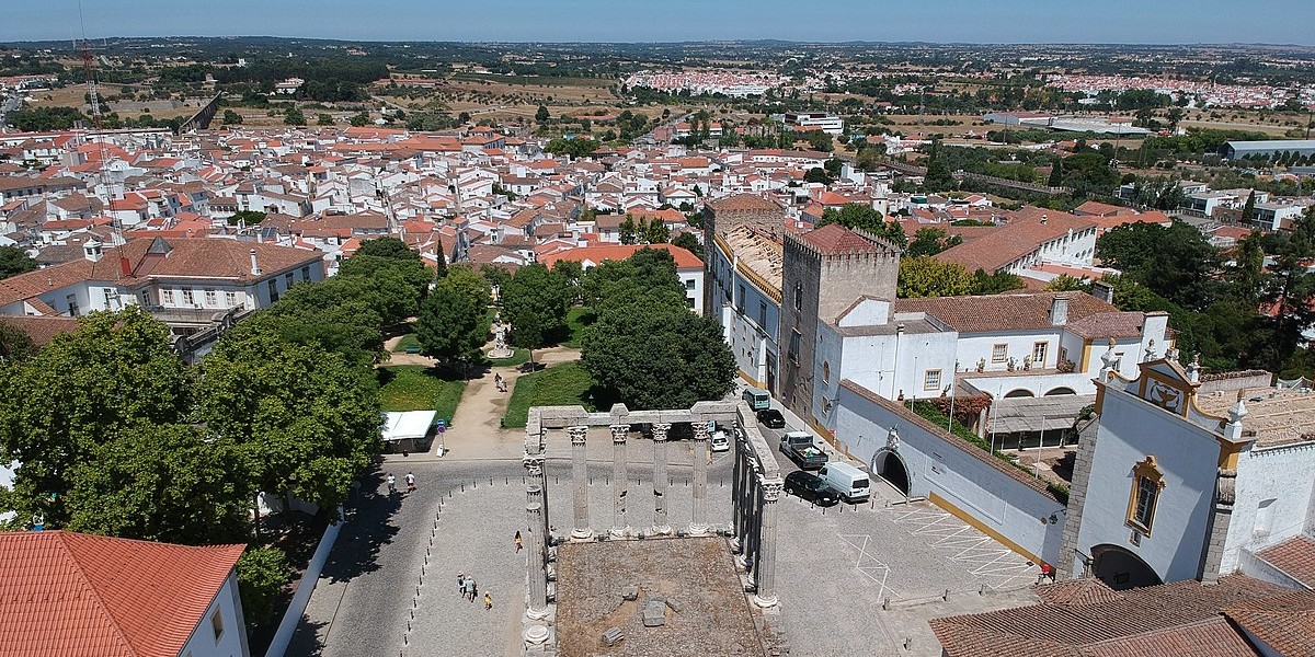 Évora