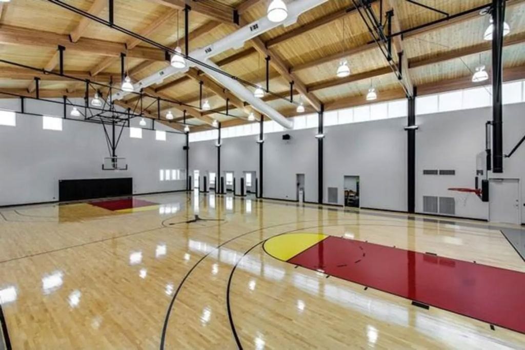 A mansão de Michael Jordan está à venda há 12 anos.