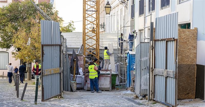 Simplex urbanístico atrasa obras