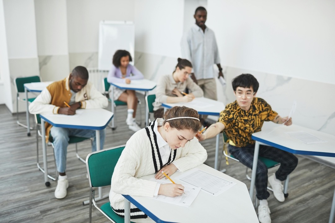 alunos em universidade