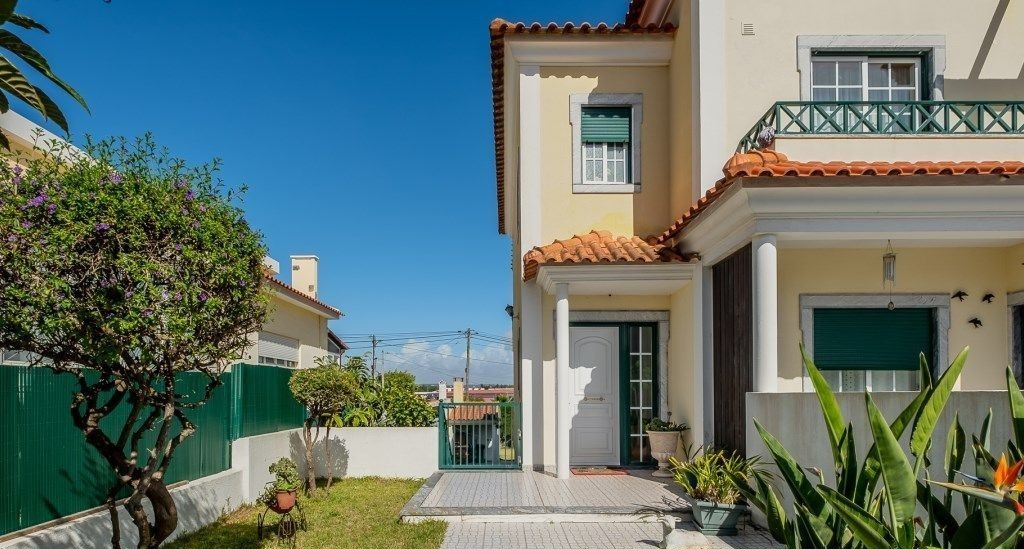 House with garden in Portugal