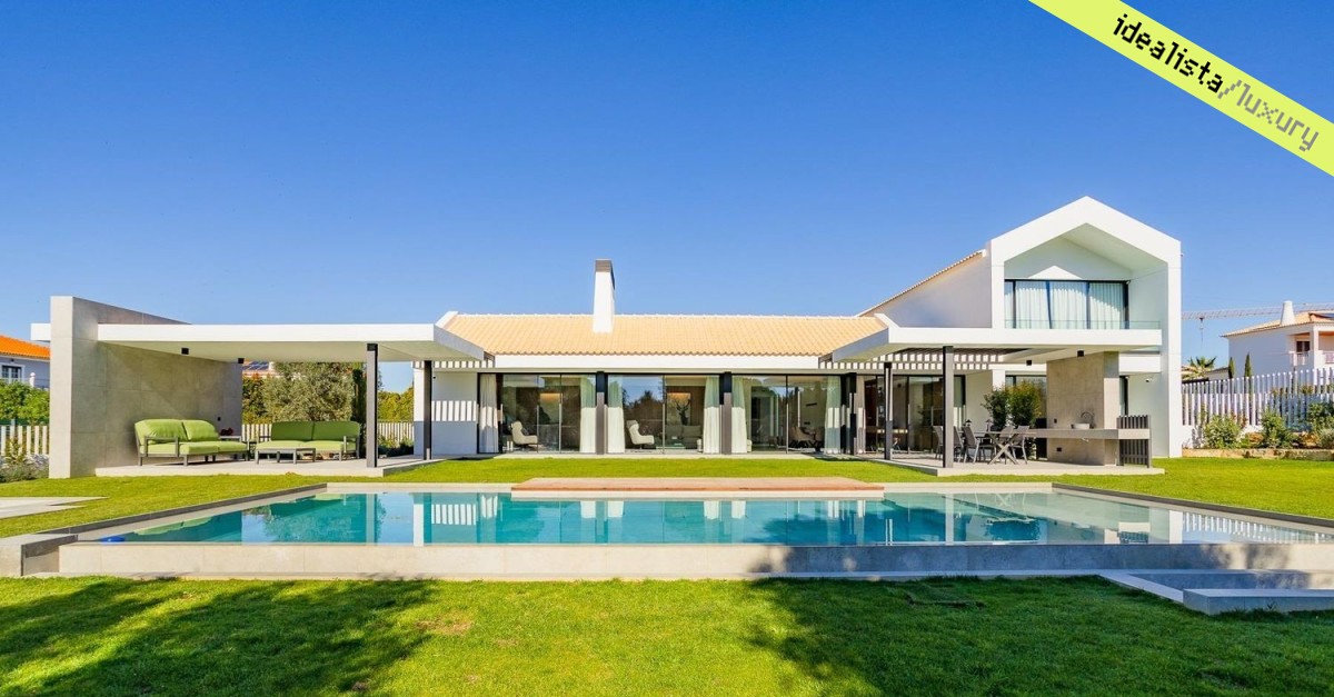 Modern villa for sale in Vilamoura