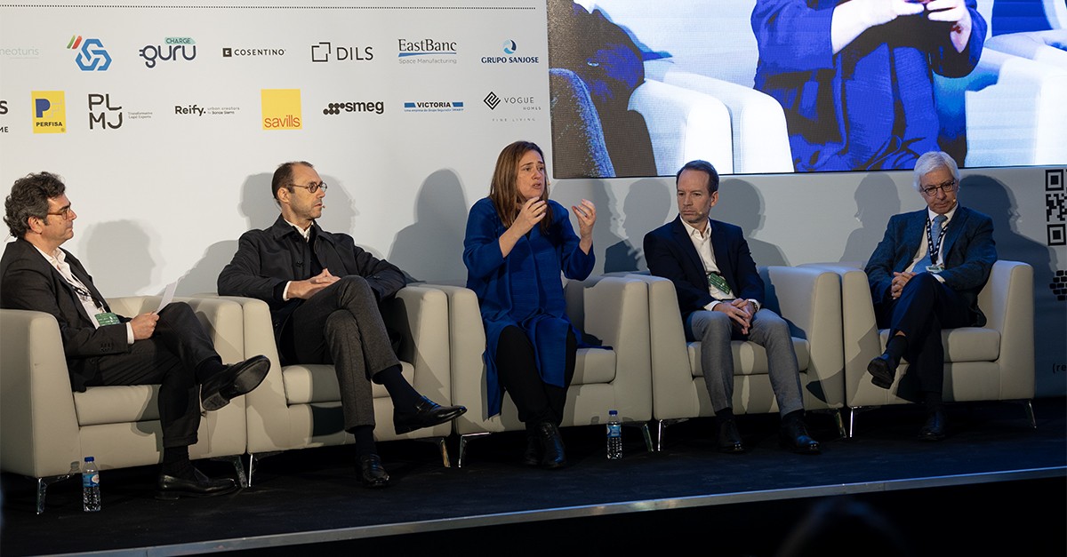 Moderador | Joaquim Lico, CEO da Vogue Homes | Filipa Roseta, Vereadora, Habitação e Obras Municipais na Câmara Municipal de Lisboa | Aniceto Viegas, CEO da Avenue | Rui d'Ávila, administrador na GFH Construir casas em solos rústicos