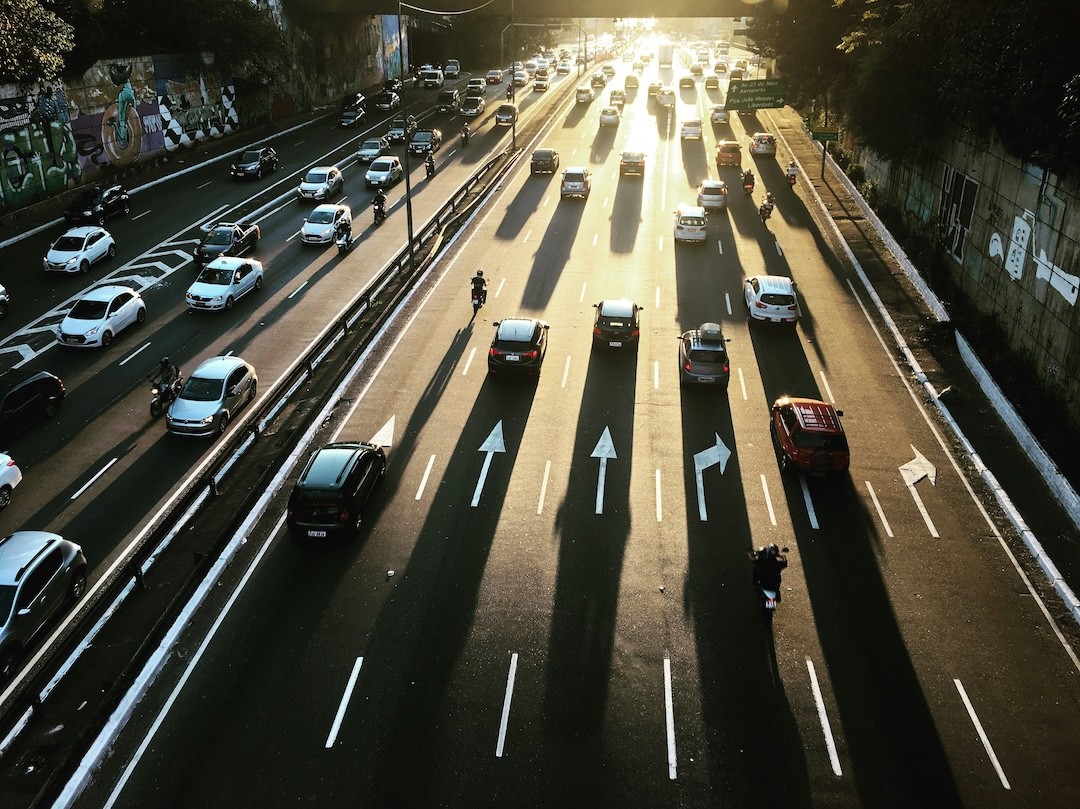 autoestrada com trânsito