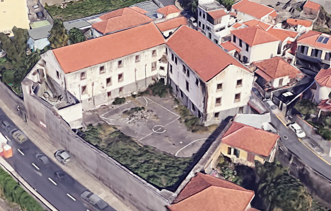 Prisão no Funchal à venda