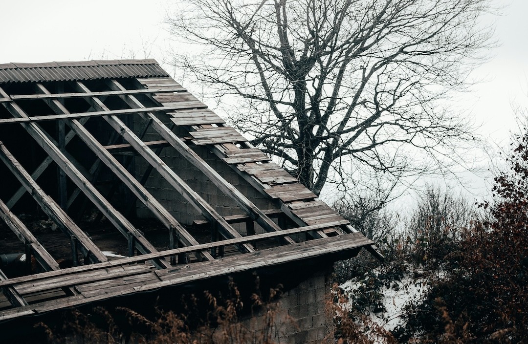 teto estragado devido ao mau tempo