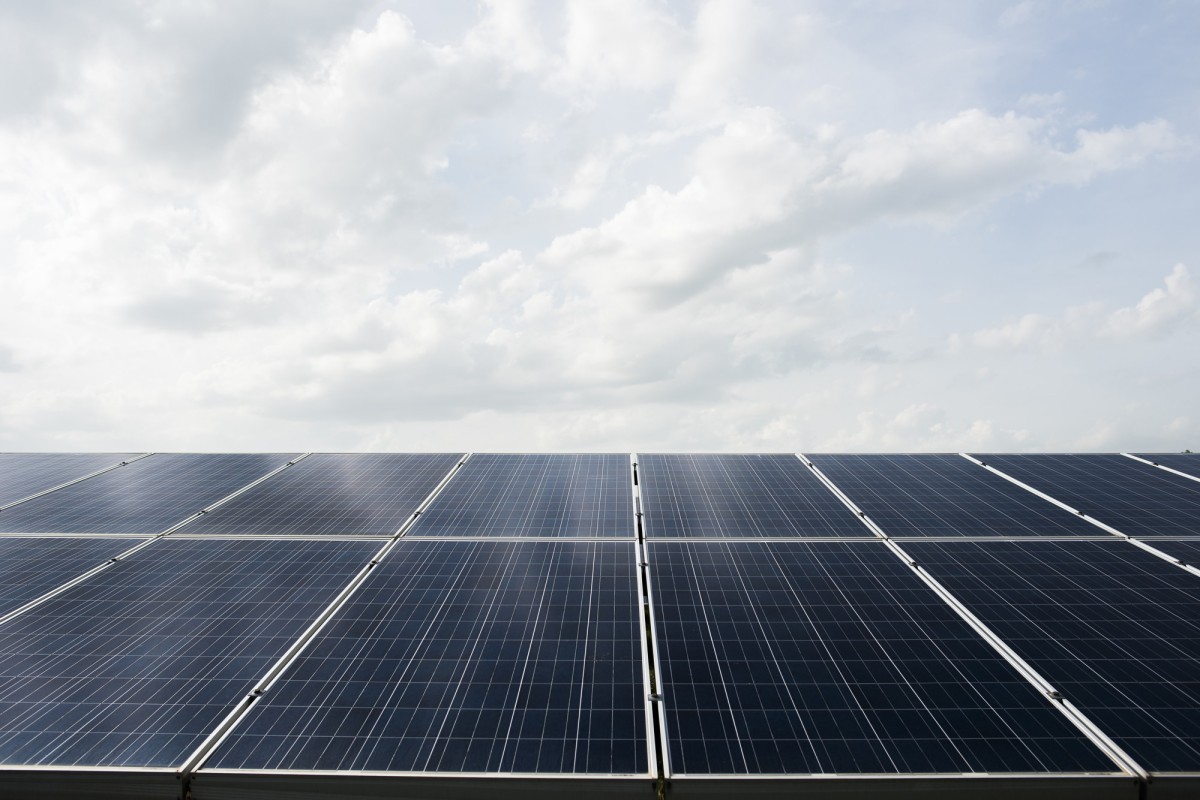 paineis solares sem pessoas