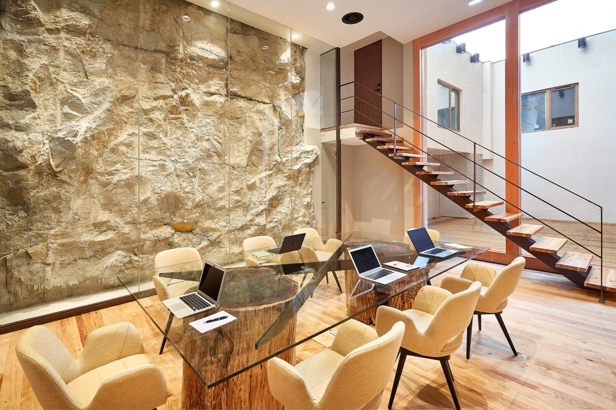 The Log Porto Hotel