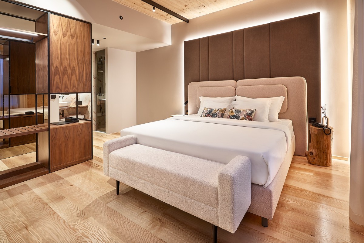 The Log Porto Hotel