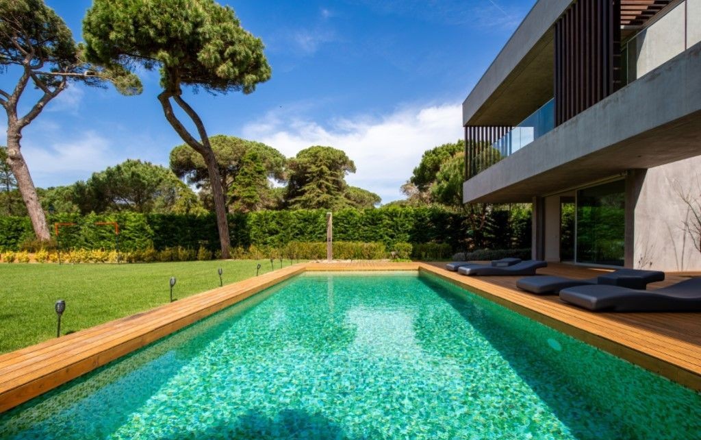 Elegant Contemporary Villa 