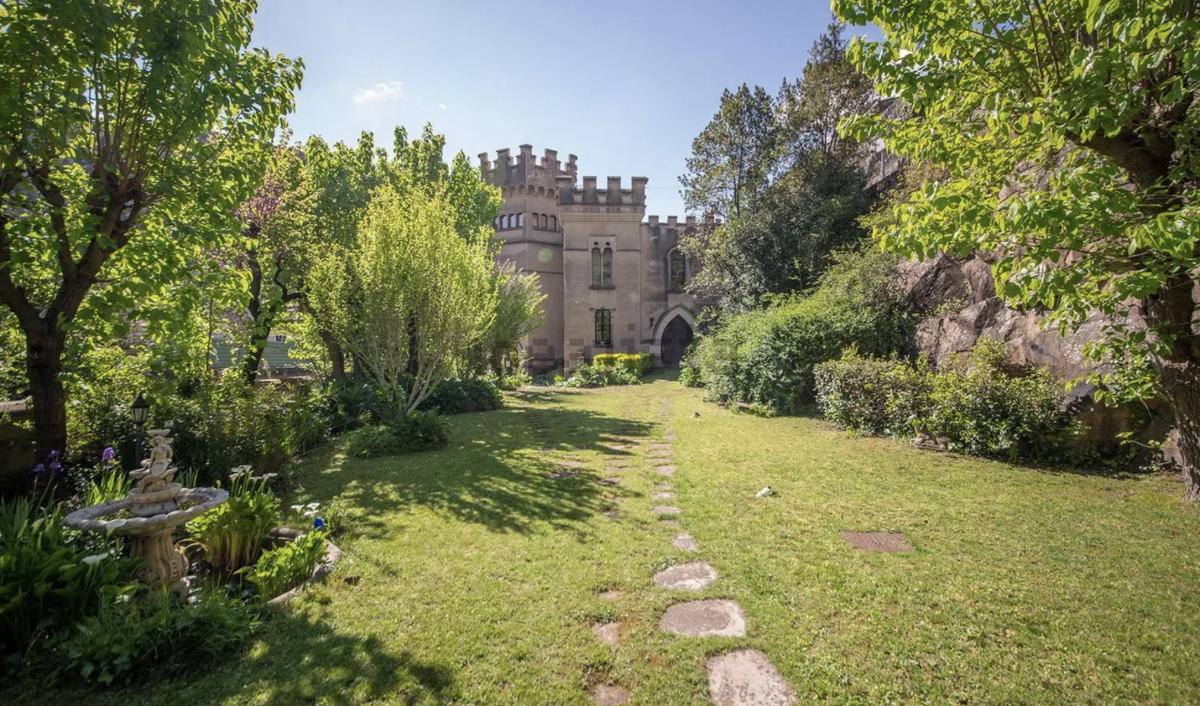 Castelo à venda