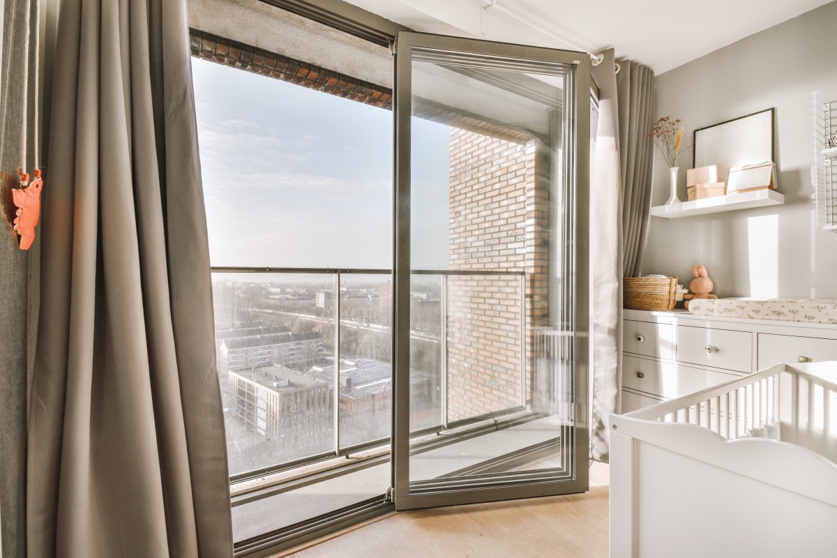 janela oscilo batente nao fecha