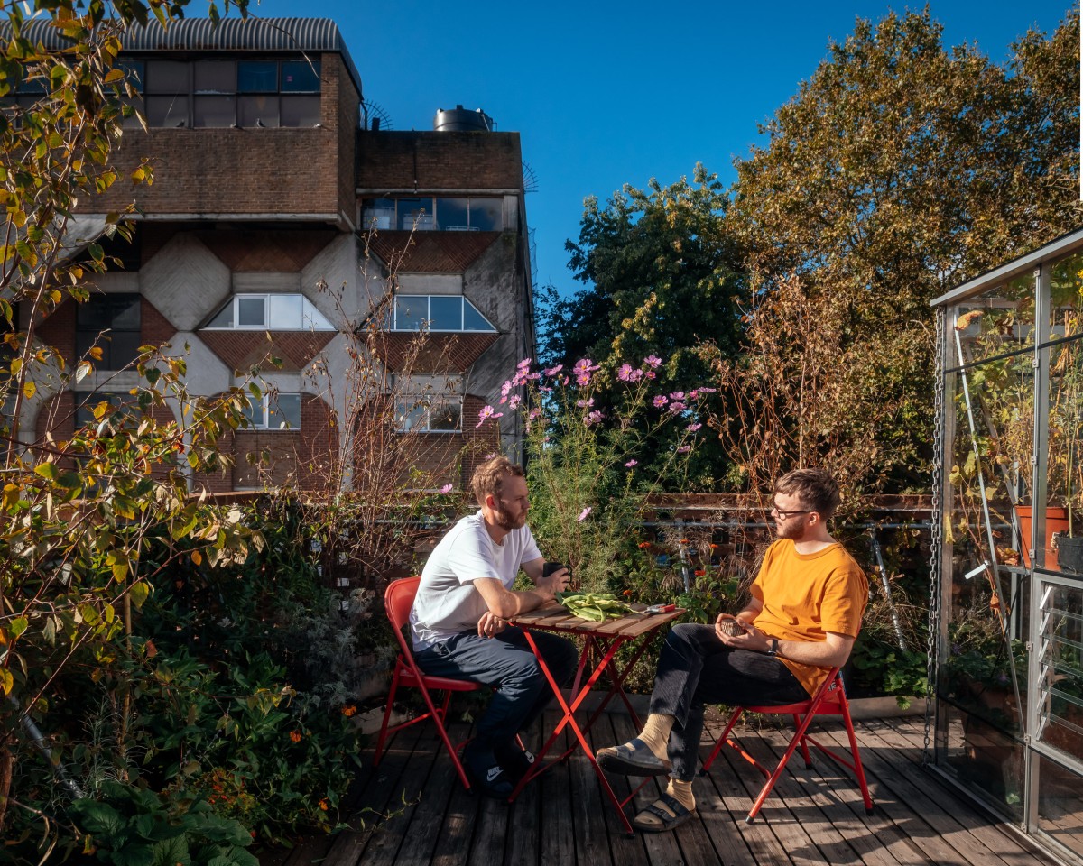 O jardim do terraço é um dos três jardins da casa e é o que mais se destaca por estar escondido.