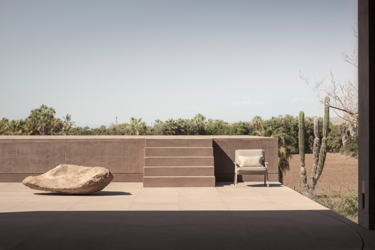 Al utilizar la misma tierra del lugar, los arquitectos han logrado una simbiosis sorprendente entre arquitectura y naturaleza.