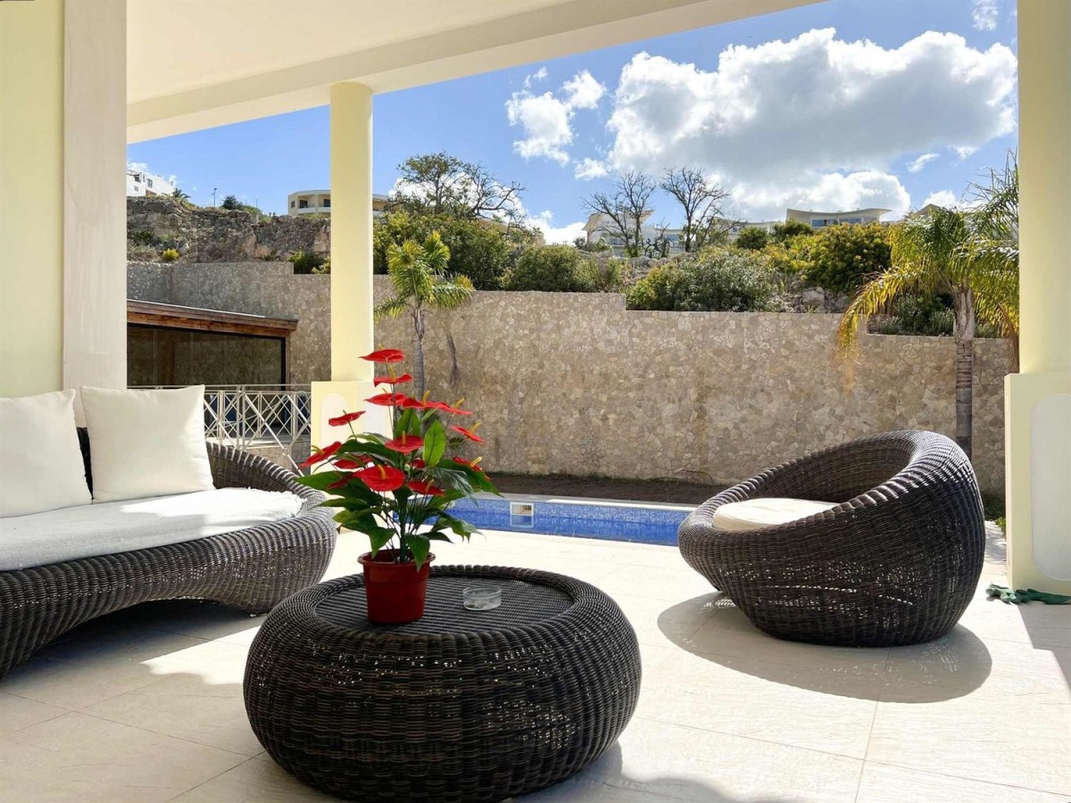 terraço com piscina