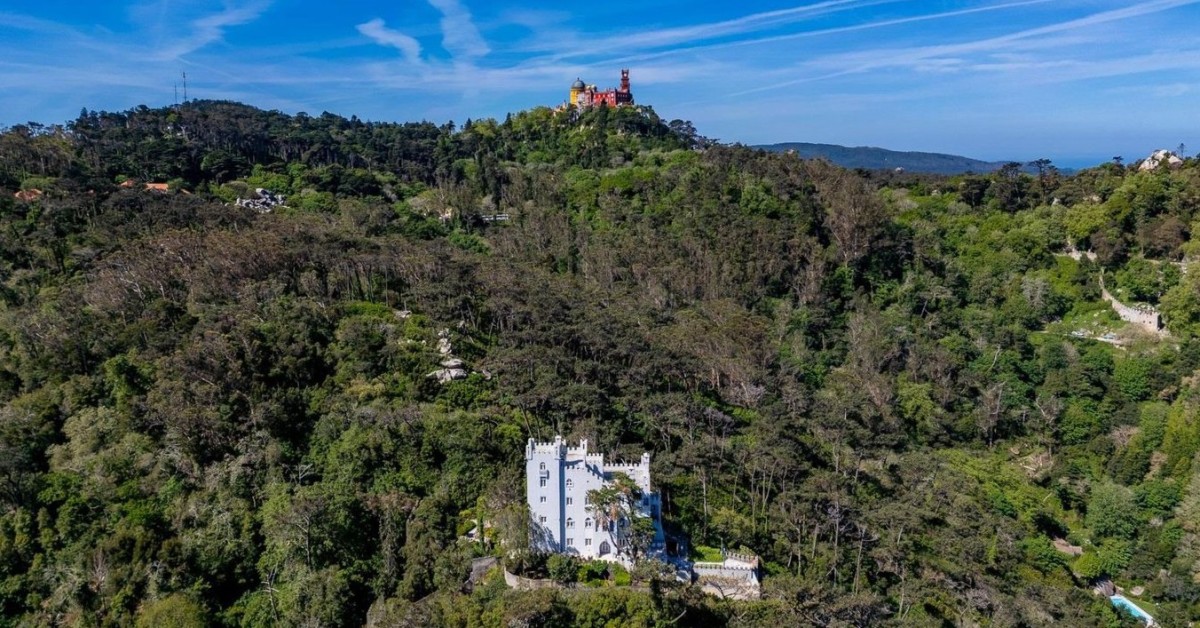 The property has an extraordinary location in Sintra