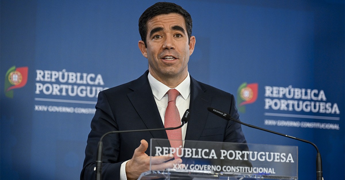 António Leitão Amaro, ministro da Presidência Vistos gold em Portugal