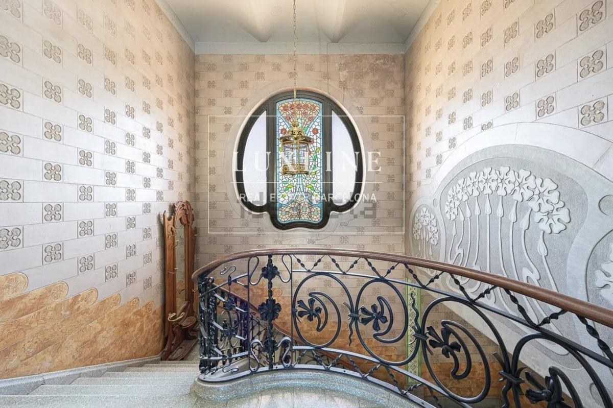 La casa de Rosalía y Rauw Alejandro sigue a la venta dos años después de su ruptura: así es esta villa modernista