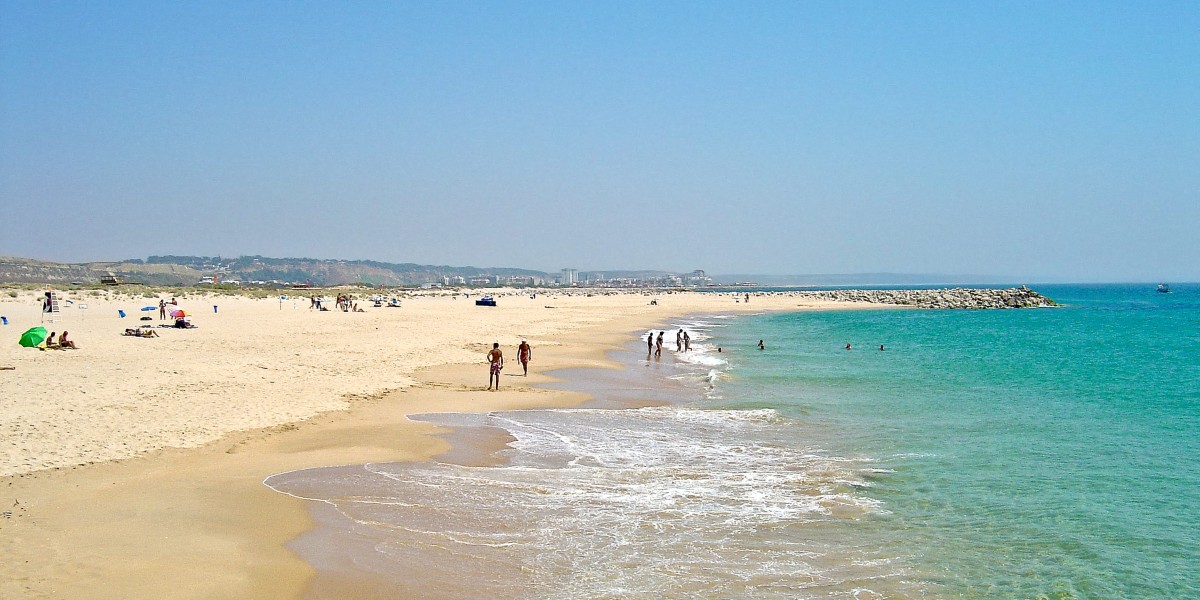 Blue flag beaches near Lisbon
