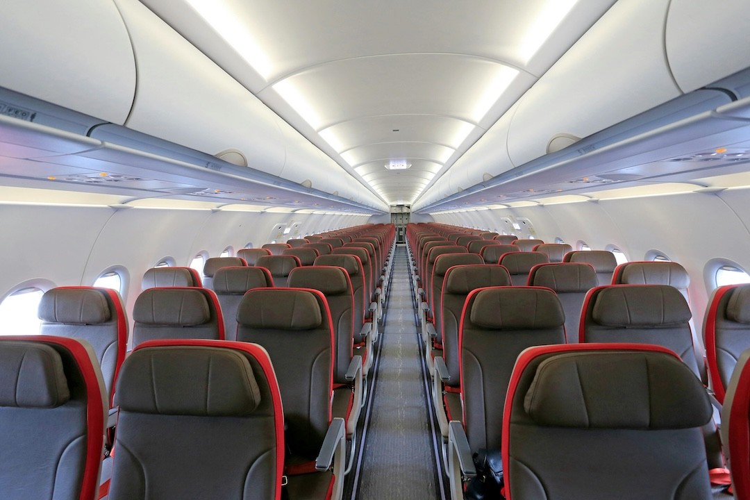 dentro de avião