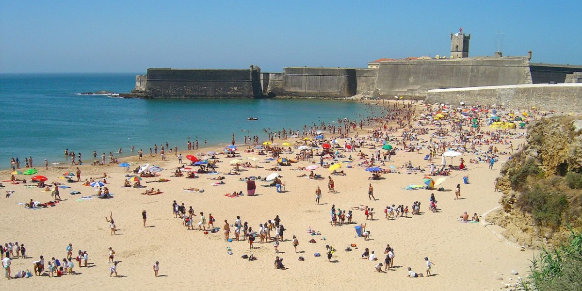 Blue flag beaches near Lisbon