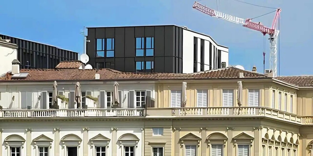 Cubo negro em Florença