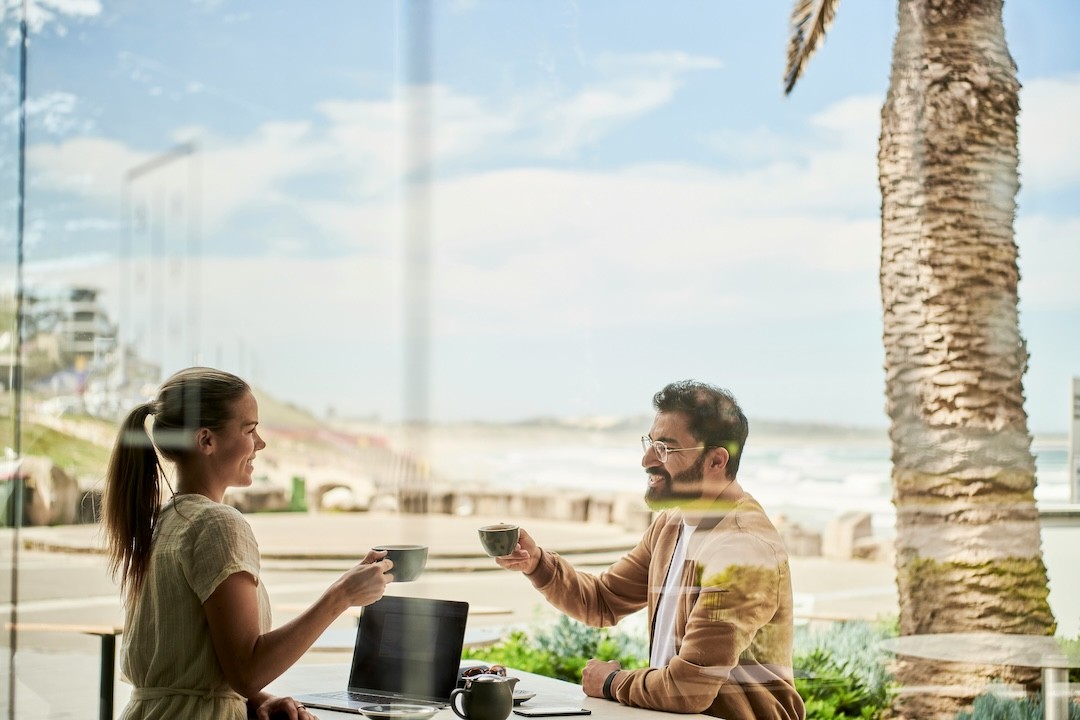 empregador a falar com colaboradora