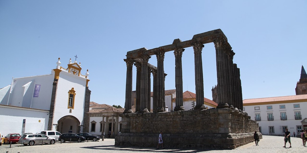 Évora