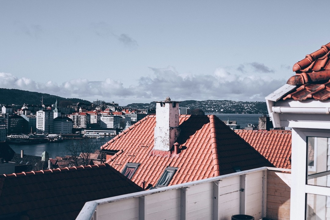 telhados das casas numa cidade