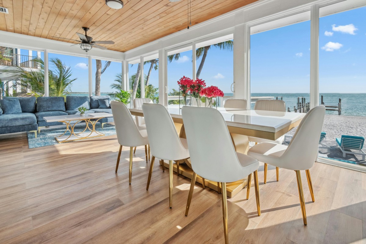 interiores de lujo con vistas al mar