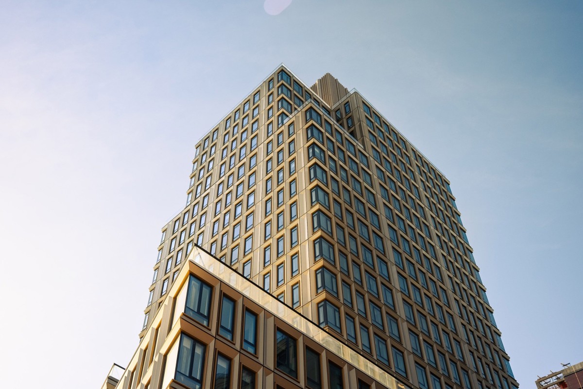 As duas torres erguem-se com 85 metros de altura e 22 andares cada uma, totalizando 334 apartamentos.