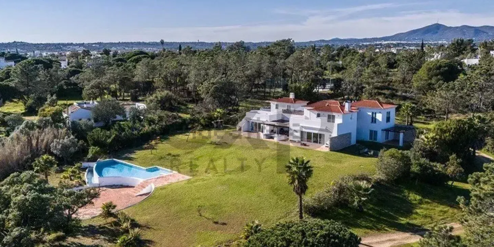 Casa de luxo entre a serra e a ria em Tavira