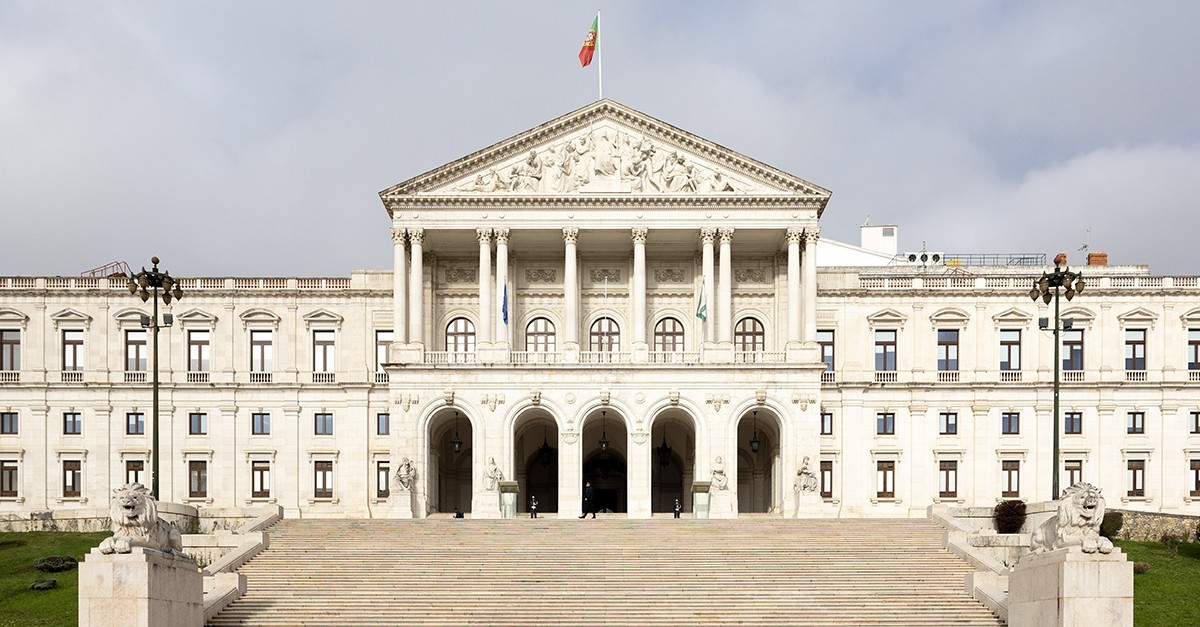 Lei de estrangeiros aprovada no Parlamento