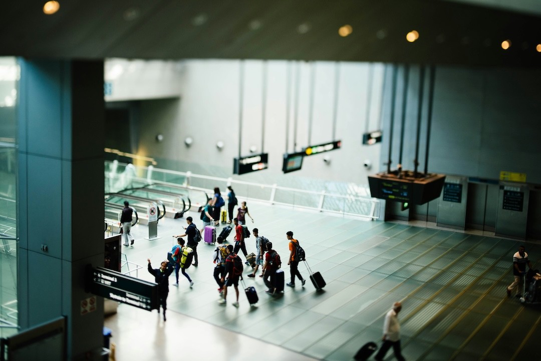 passageiros em aeroporto