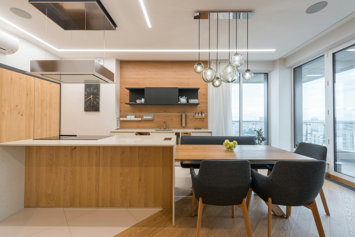 Cozinha com ilha e mesa