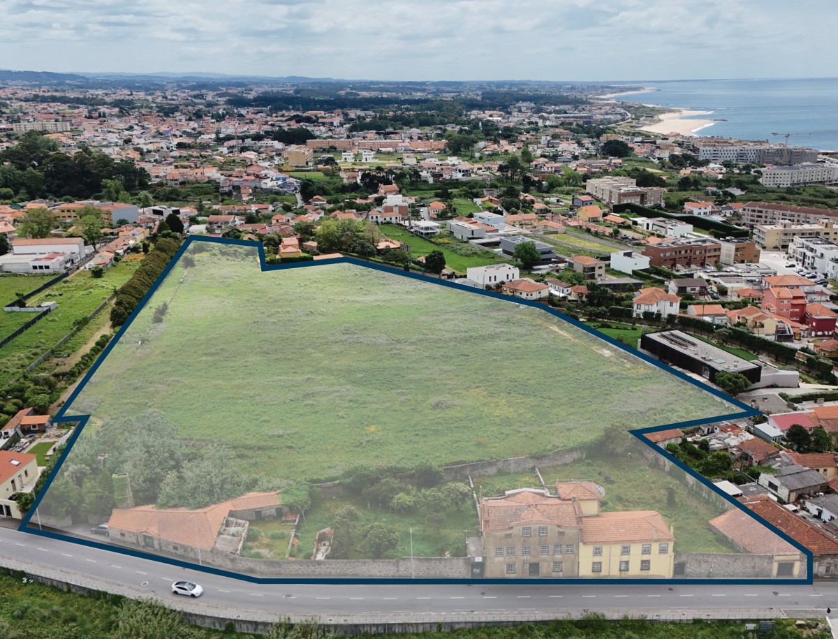 Terreno no Grande Porto em leilão