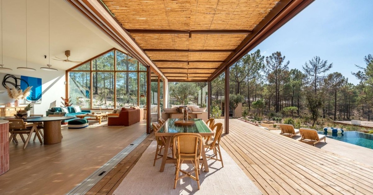 Indoor outdoor living