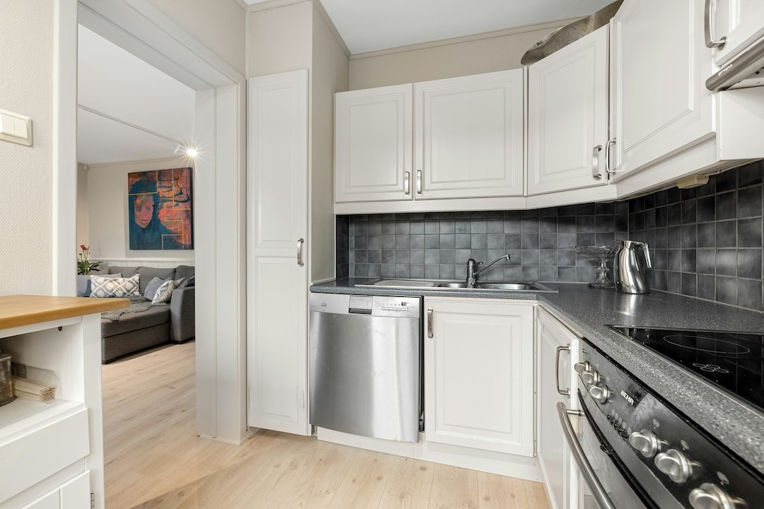 cozinha limpa e arrumada