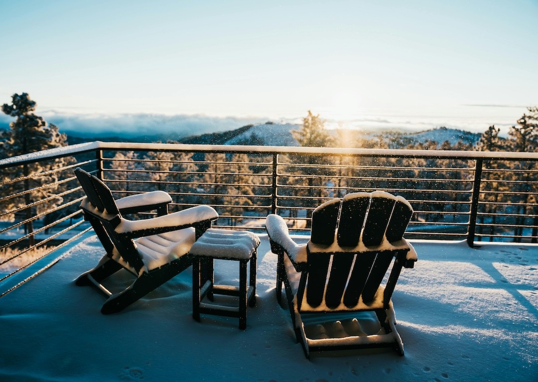 neve a cobrir uma varanda